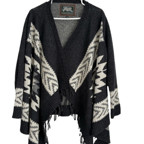 Roots Gray and Cream Cardigan wool Sweater - Picture 2 of 5